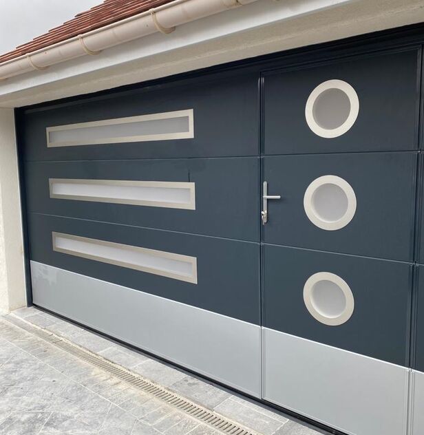 Porte de garage sectionnelle plafond avec portillon